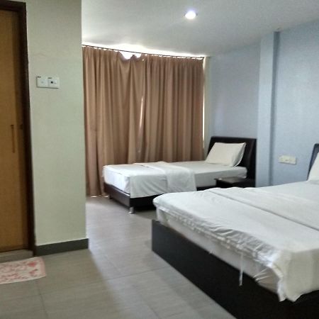 לומוט Starview Hotel מראה חיצוני תמונה