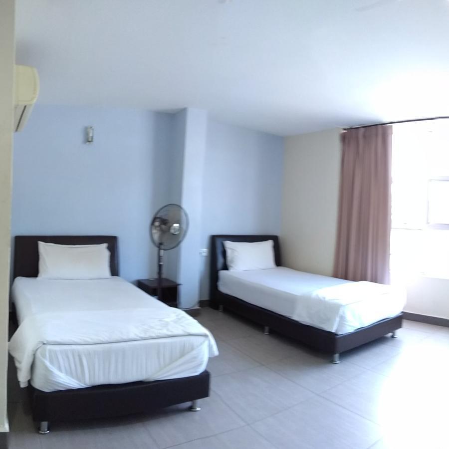 לומוט Starview Hotel מראה חיצוני תמונה