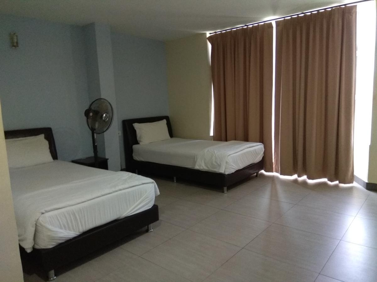 לומוט Starview Hotel מראה חיצוני תמונה
