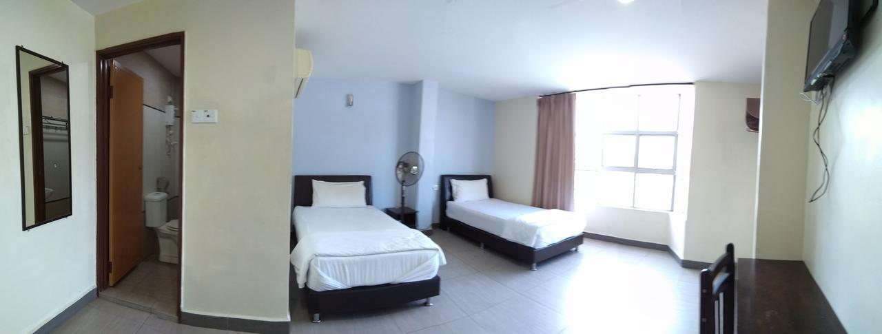 לומוט Starview Hotel מראה חיצוני תמונה