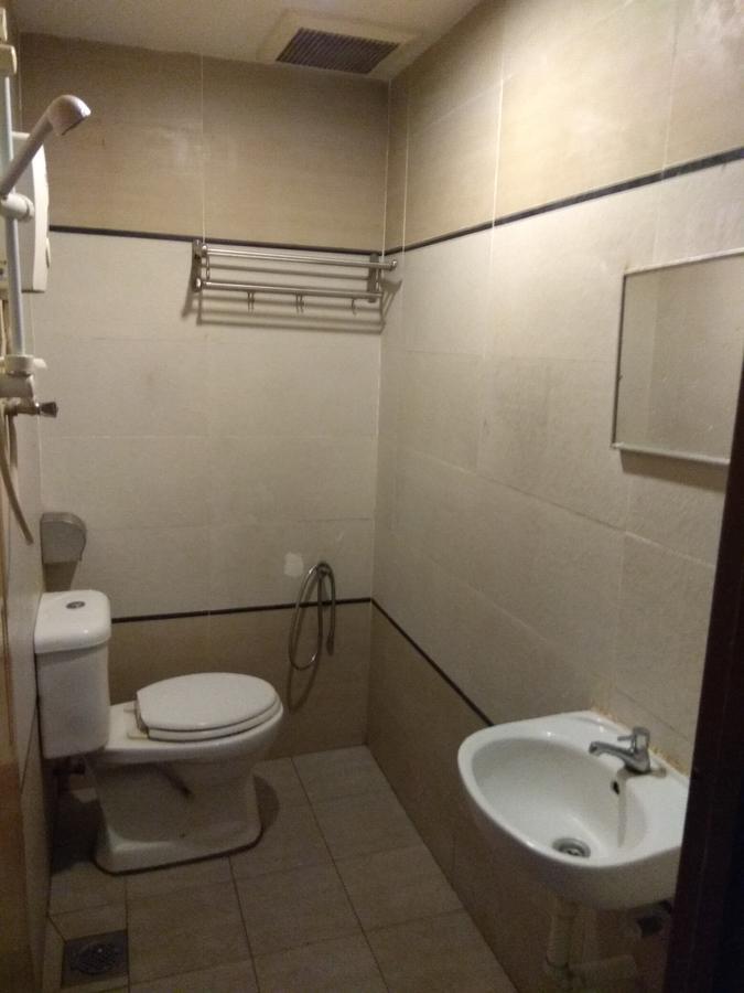 לומוט Starview Hotel מראה חיצוני תמונה